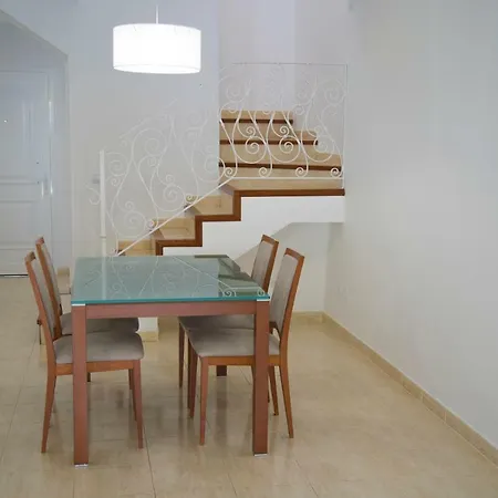 Situada En Gran Canaria, Villa *